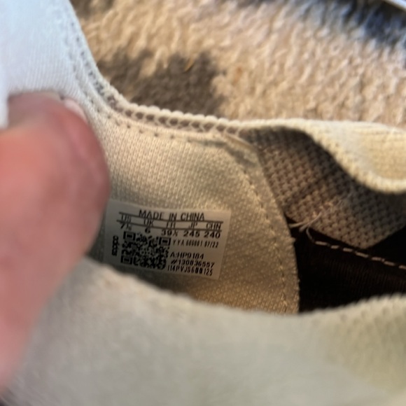 Adidas Women's Ultraboost 22 Sneakers (White Tint/Zero Metallic/Core Black, 7.5) - Picture 8 of 8